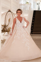 Sexy Long A-Line V-neck Spaghetti Straps Appliques Lace Backless Wedding Dress