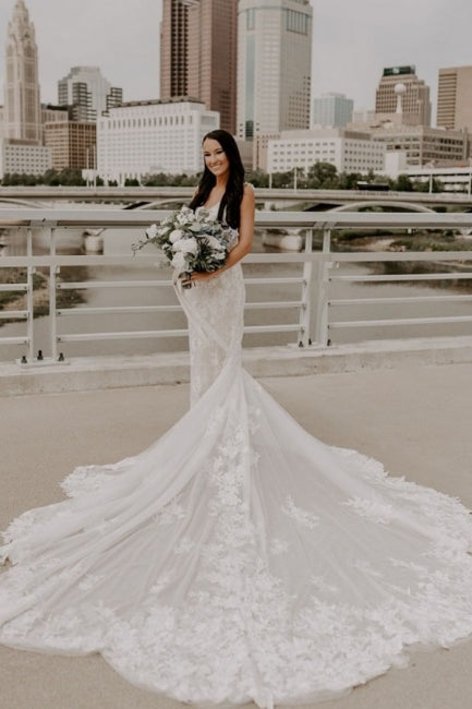 Sexy Spaghetti Strap Sleeveless Mermaid Lace Wedding Dresses with Court Train