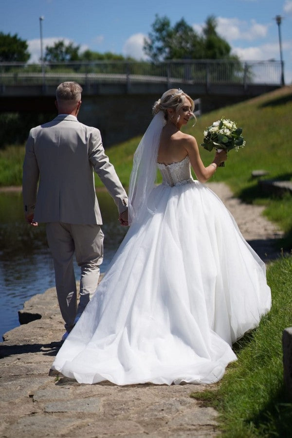 Simple Princess Long A-line Sleeveless Wedding Dresses With Lace
