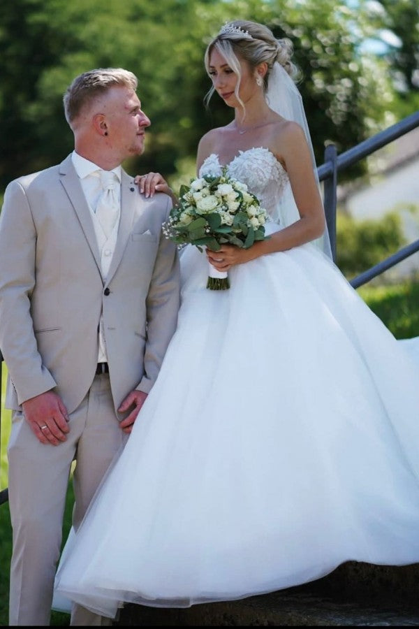 Simple Princess Long A-line Sleeveless Wedding Dresses With Lace