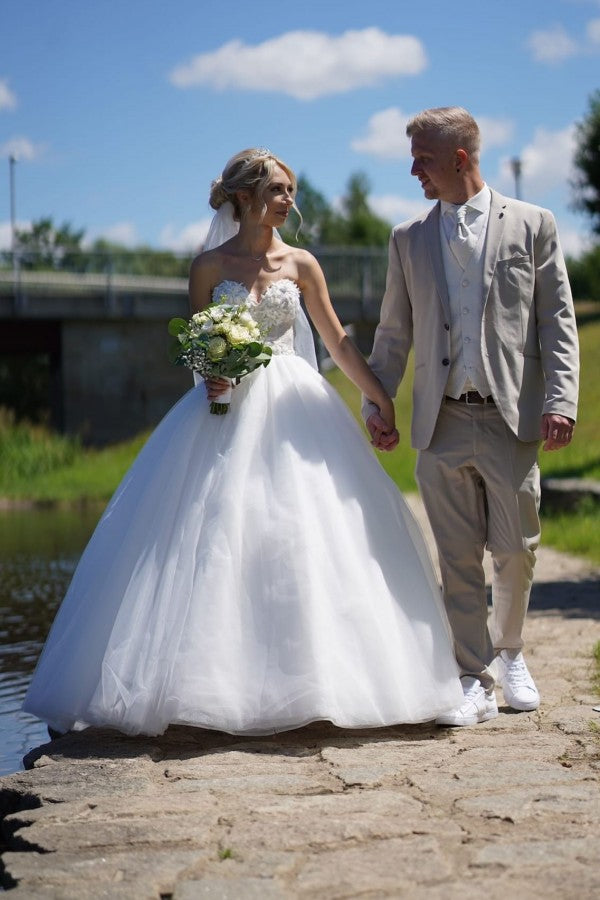 Simple Princess Long A-line Sleeveless Wedding Dresses With Lace