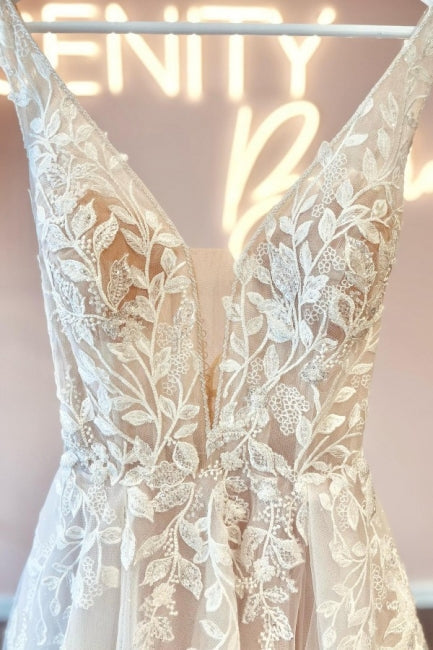 Simple v-neck sleeveless a-line lace Wedding dresses