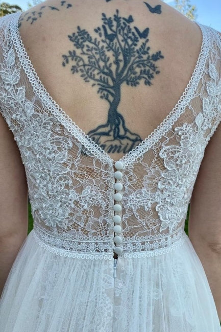 Simple V-Neck Sleeveless Column Tulle Floor-Length Wedding Dresses with Lace