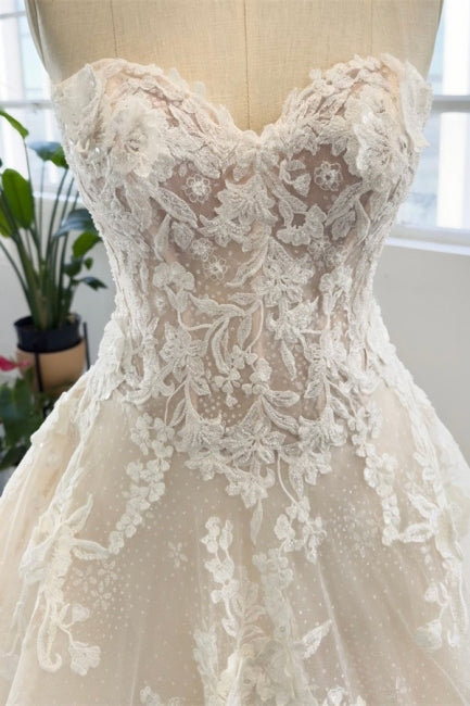 Sleeveless Floor Length Garden Strapless Tulle Lace Wedding Dress with Appliques