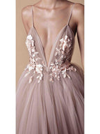 Spaghetti Strap Deep V Neck Beach Wedding Dresses With Applique