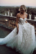Sweetheart Neck Tulle Wedding Dresses Appliqued Wedding Gowns