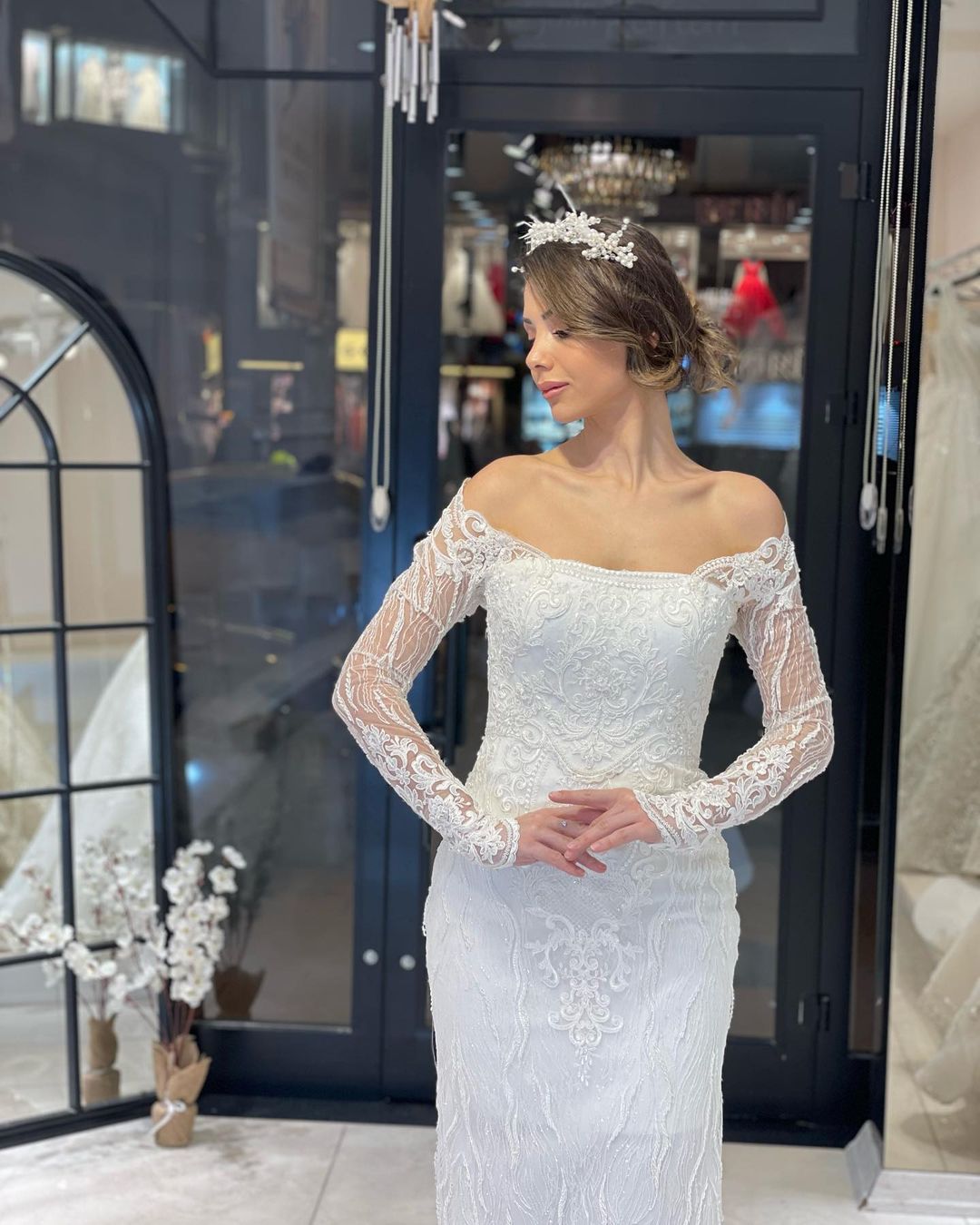 Trendy Floor Length Long Sleeves Mermaid Lace Wedding Dress