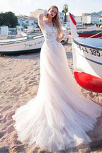 Tulle Scoop Neckline  A-line Wedding Dress With Lace Appliques