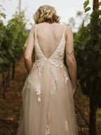 V Neck Spaghetti Strap Wedding Dresses Bridal Dress Lace Applique