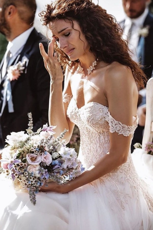 Vintage Long A-line Off-the-shoulder Lace Tulle Wedding Dress