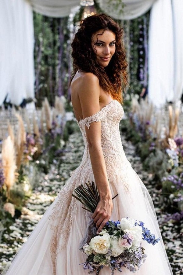 Vintage Long A-line Off-the-shoulder Lace Tulle Wedding Dress