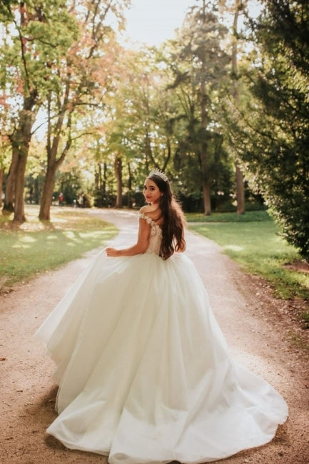 Vintage Princess Off-the-shoulder V-neck Sleeveless Lace Wedding Dresses