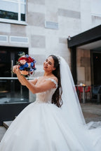 Vintage Princess Off-the-shoulder V-neck Sleeveless Lace Wedding Dresses